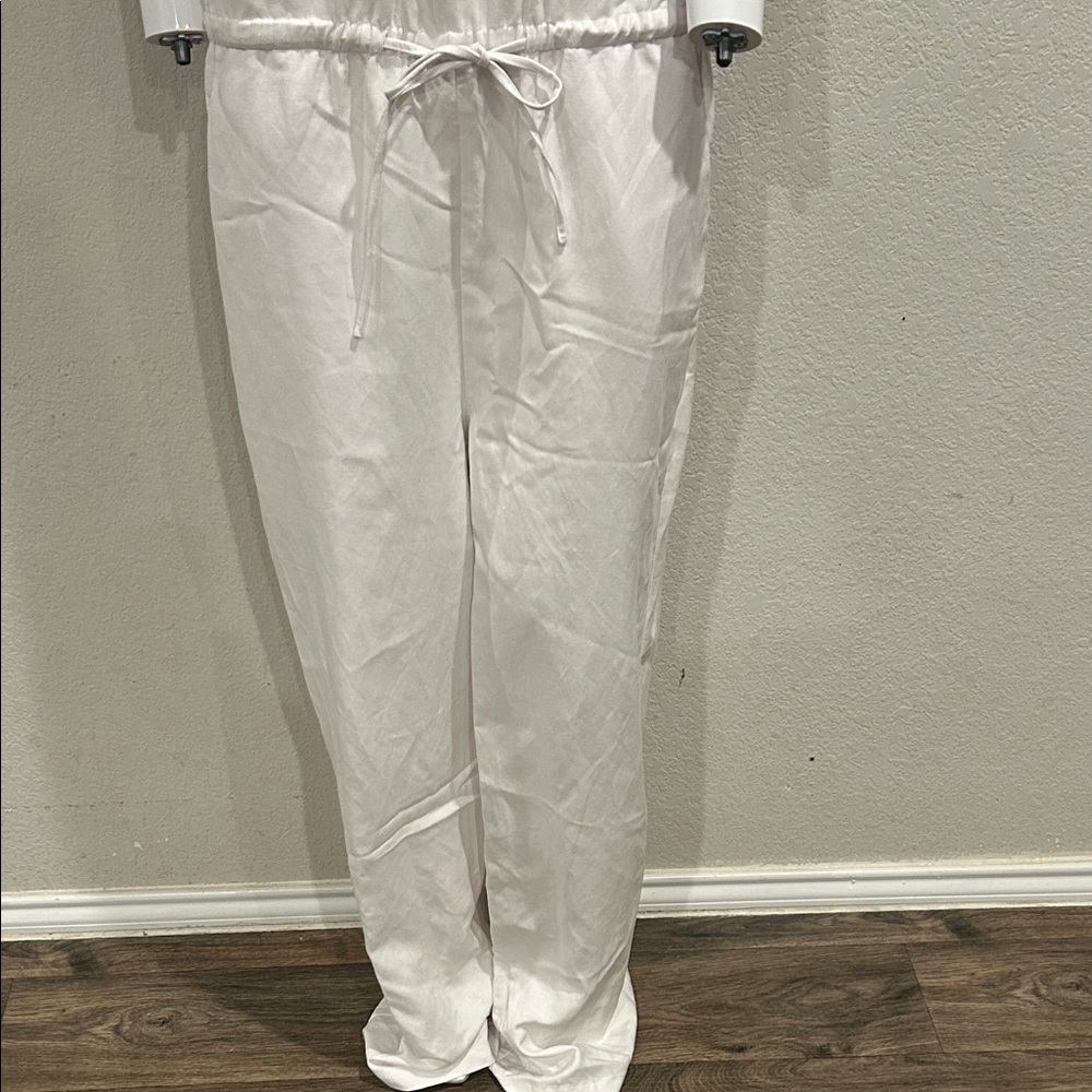 Elegant White Sleeveless Jumpsuit - Picture 3 of 7
